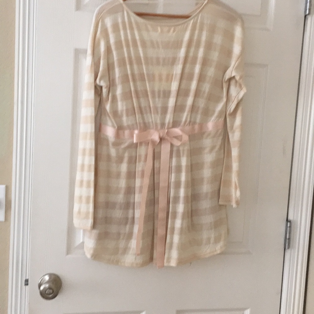 Tops - Picture 2 of 3